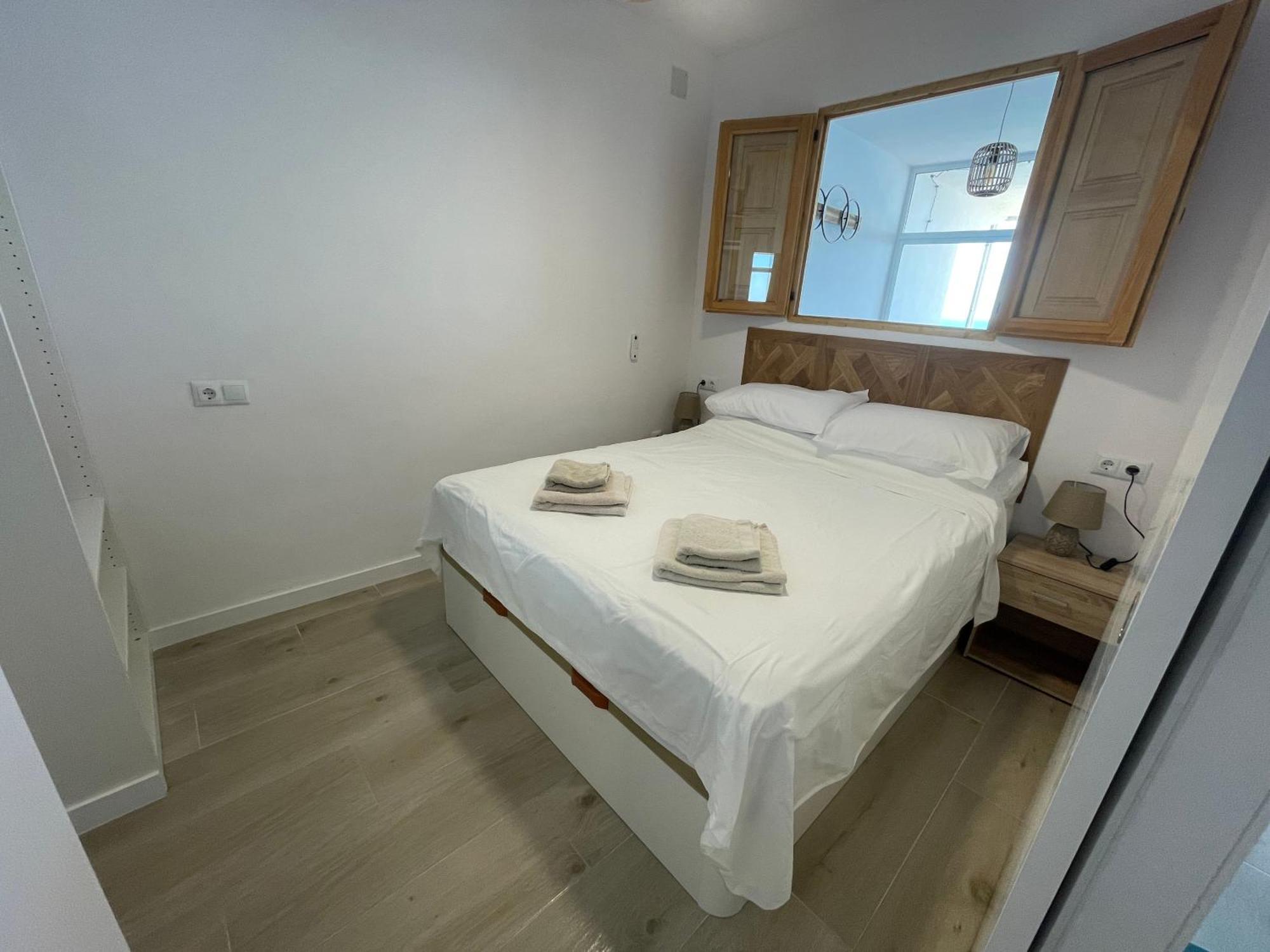 Апартаменты Beachfront, Top Floor Corner 2-Bed, Estepona Paseo Экстерьер фото