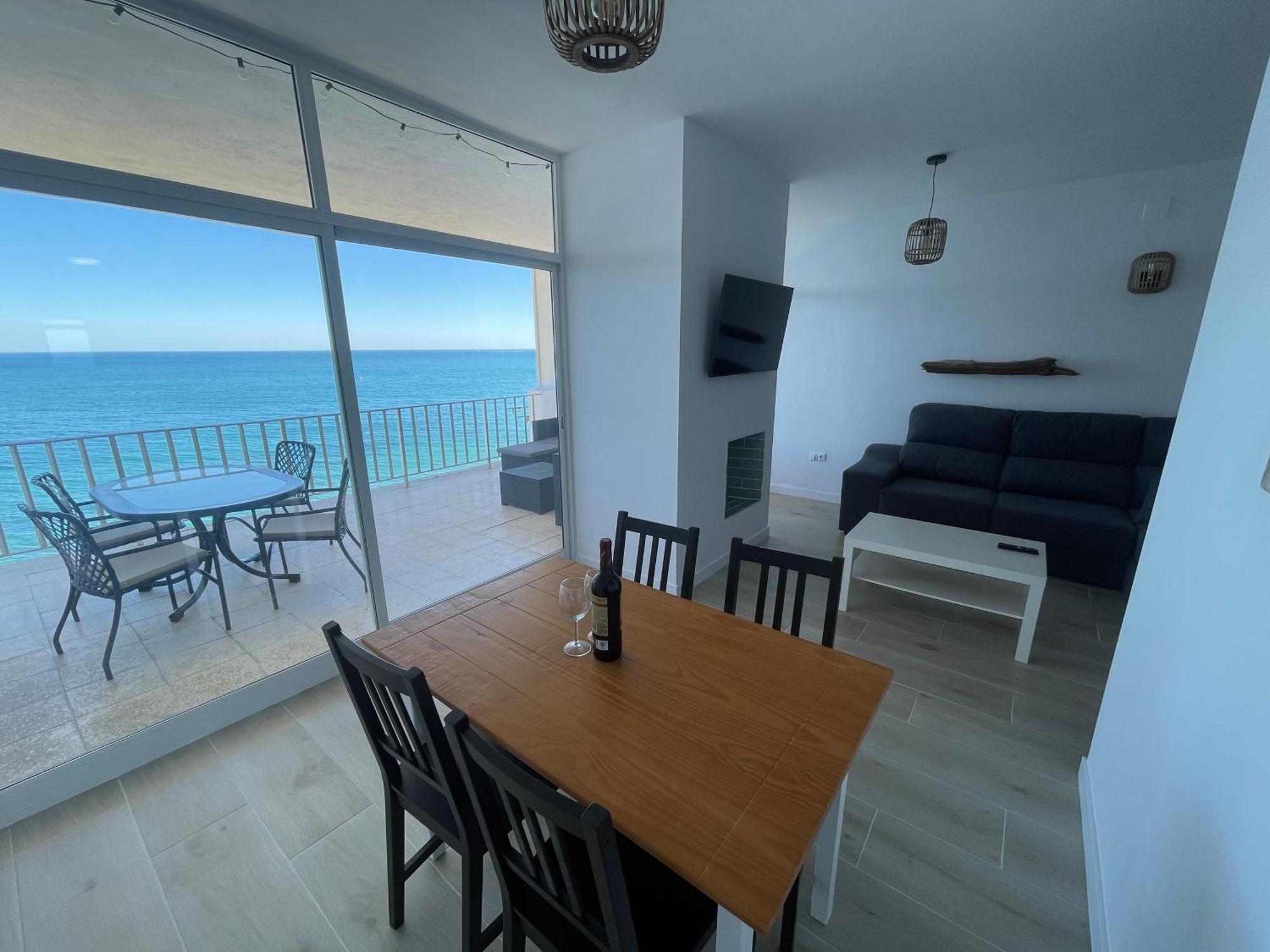 Апартаменты Beachfront, Top Floor Corner 2-Bed, Estepona Paseo Экстерьер фото